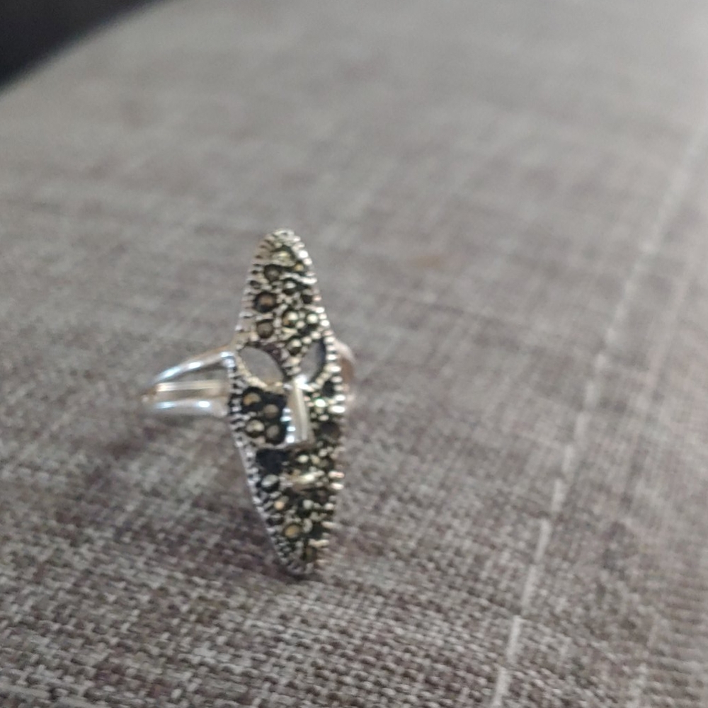 Ring - Picture 2 of 4